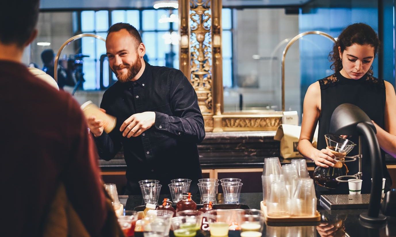 How to serve drinks to maximise customer experience