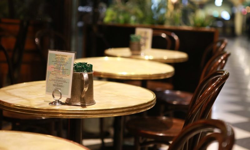 Restaurant sales recover as holiday season boosts eating-out market