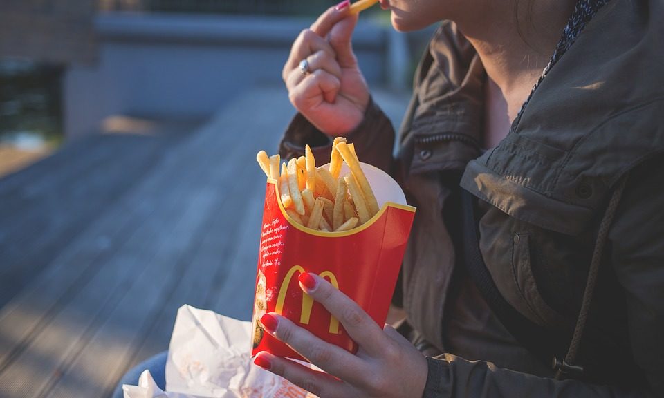 Workers from McDonald’s, Wetherspoons, UberEats, TGI Fridays and Deliveroo hold demonstration