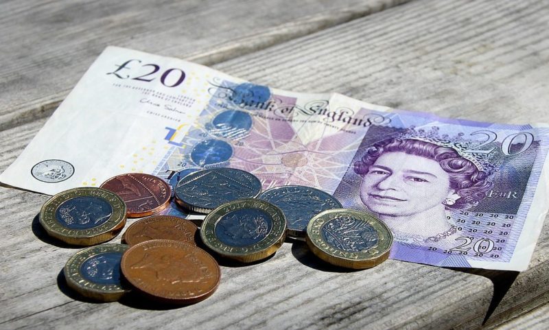 Restaurants and bars to be banned from taking employees’ tips