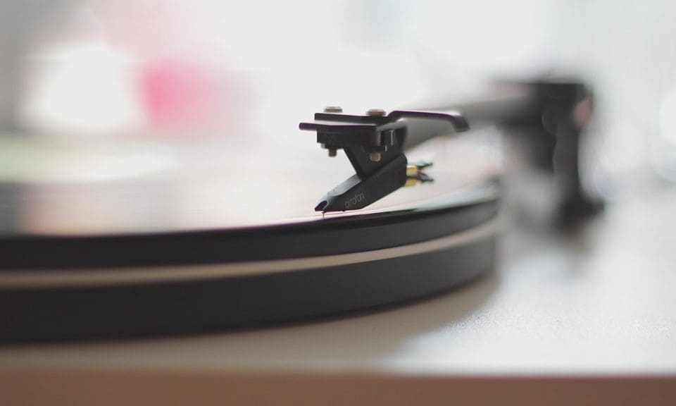Study finds uplifting music prompts more restaurant tips