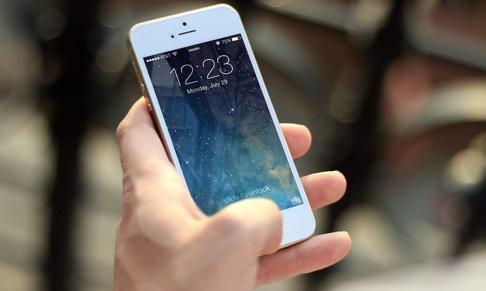 Frankie and Benny’s offers free meal to diners who hand in mobile phone