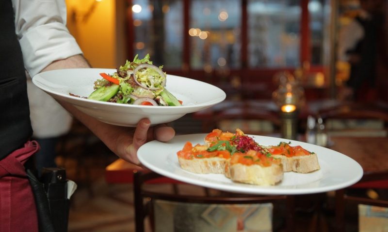 UK restaurant closures accelerate to over 10 a week