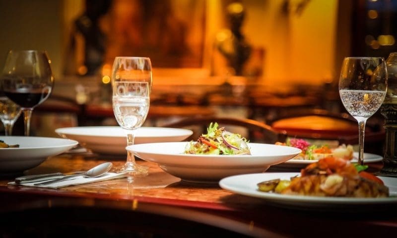 Why are chain restaurants losing customers?