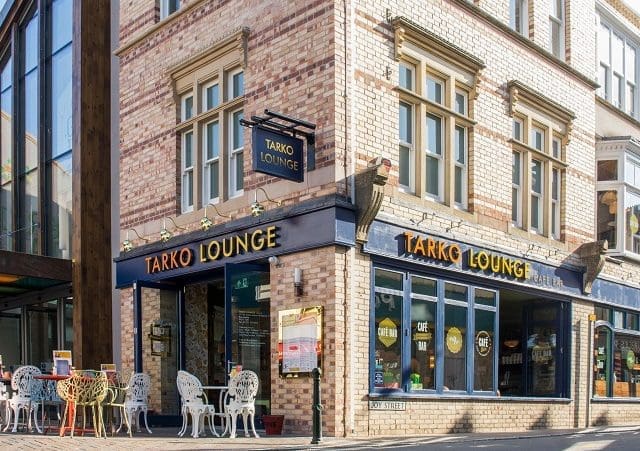 Loungers LFL sales rise 17%