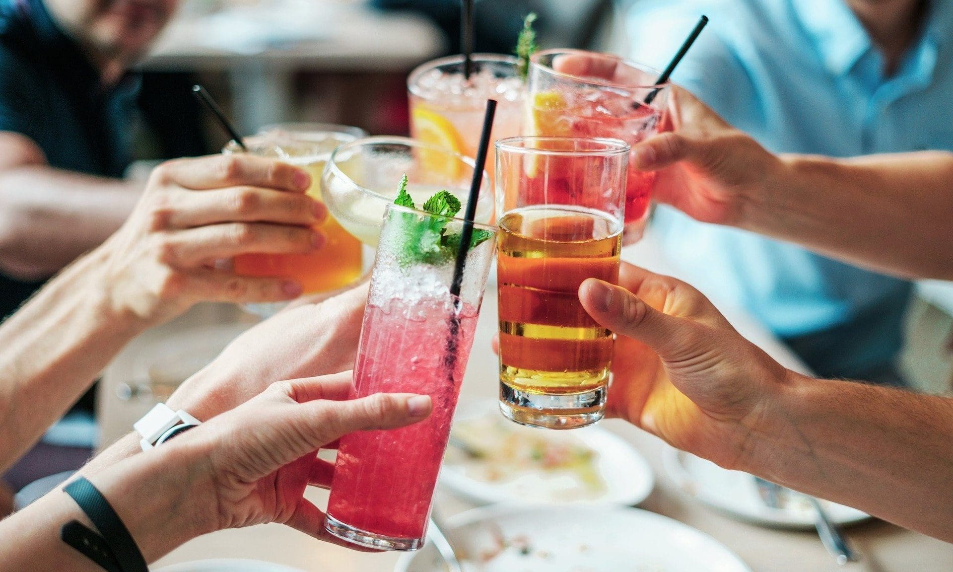 Warm weather helps drinks sales hold level in late July