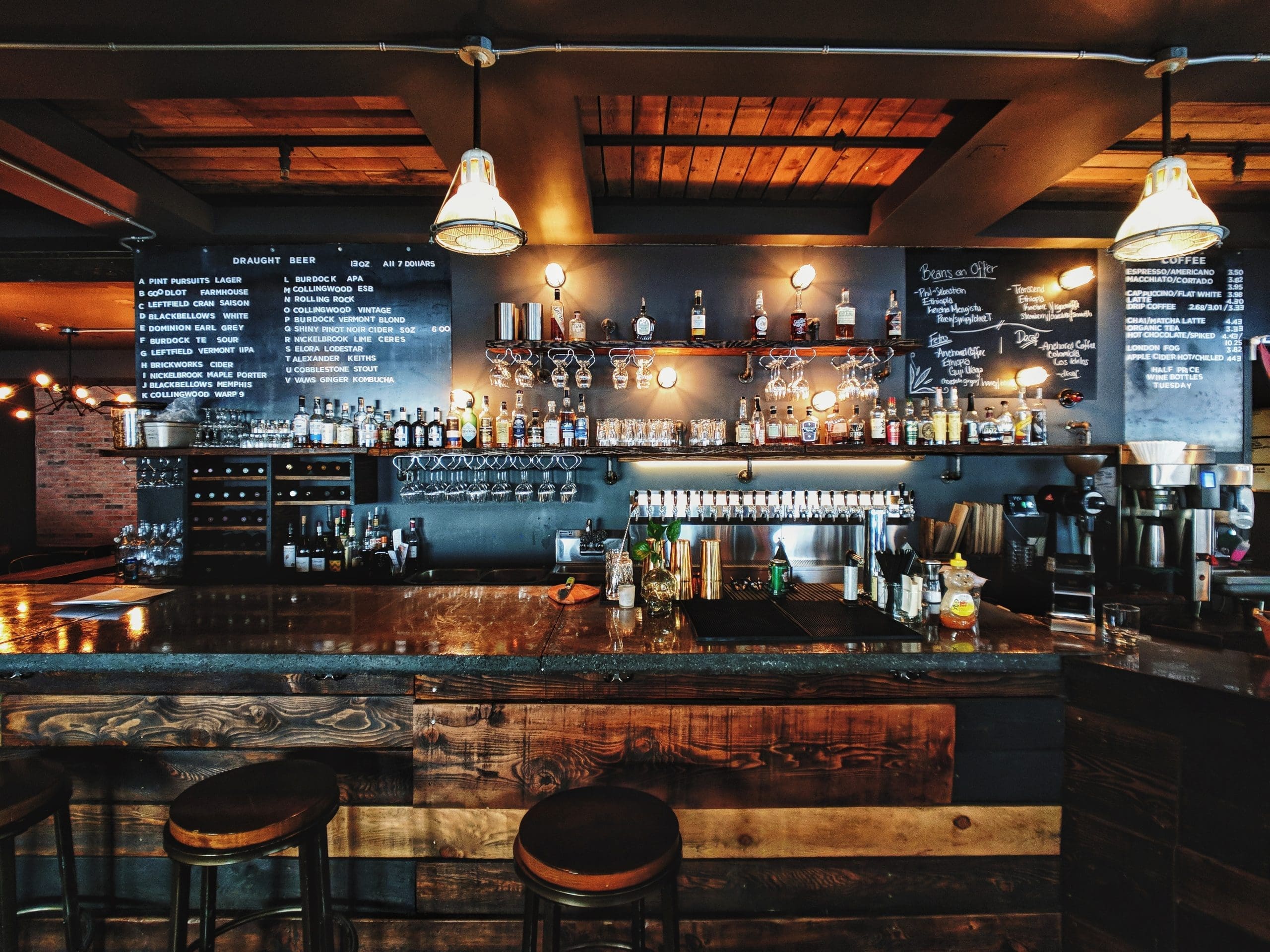 Spending at restaurants, pubs and bars up 8.9%, report finds
