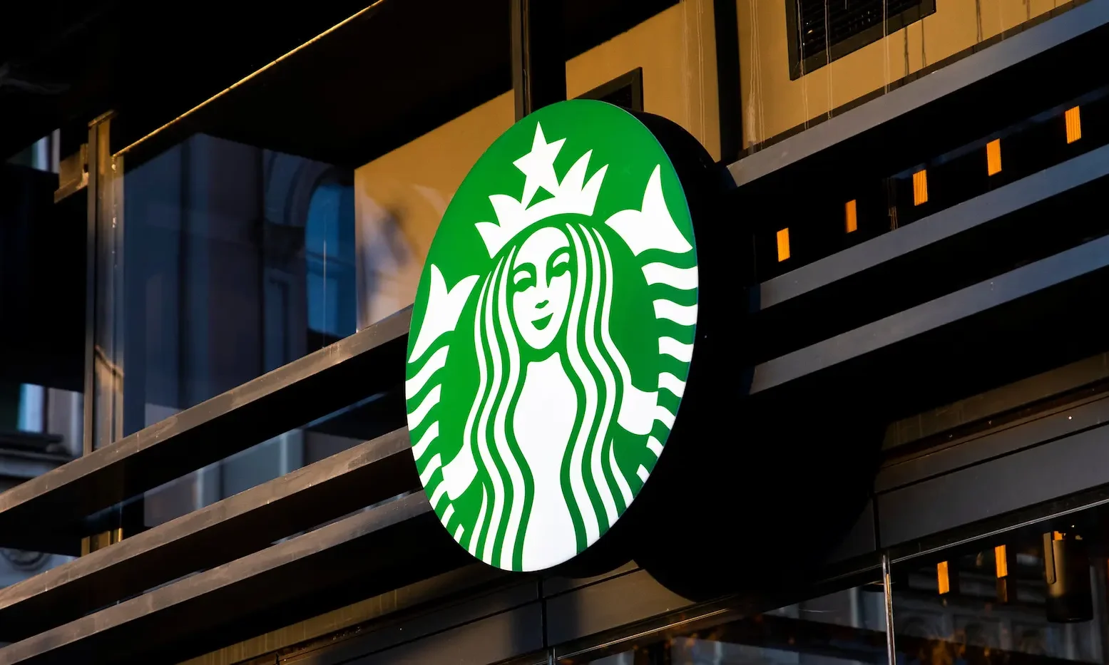 Starbucks returns to sales growth in Q4 amid turnaround plan