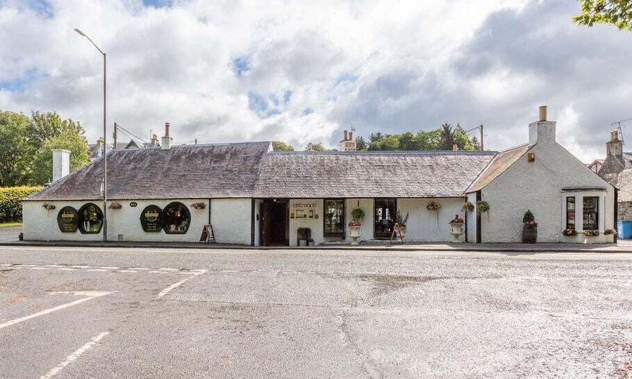 The Horseshoe Inn up for sale for £950,000