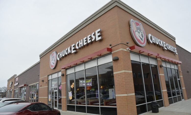 Chuck E. Cheese to make UK debut